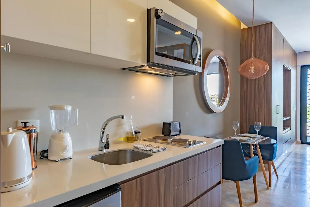 Bahay Condos Steps From The Beach And 5Th Ave بلايا ديل كارمن 0*,