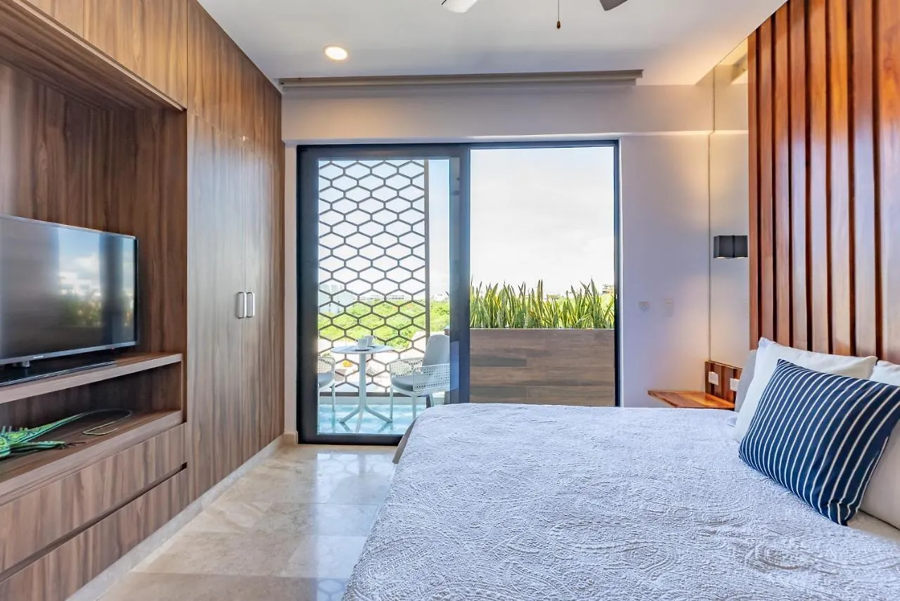 Bahay Condos Steps From The Beach And 5Th Ave بلايا ديل كارمن 0*,  المكسيك
