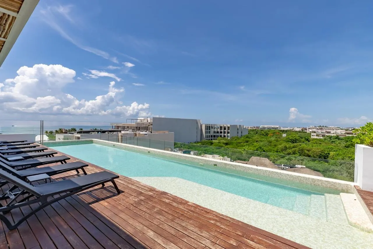 Bahay Condos Steps From The Beach And 5Th Ave location